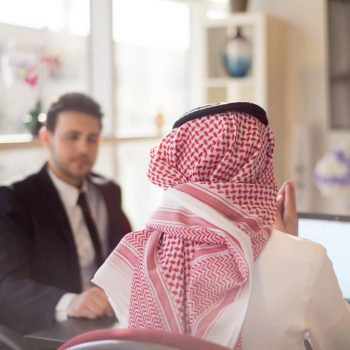 Saudi-Arabia-business-meeting
